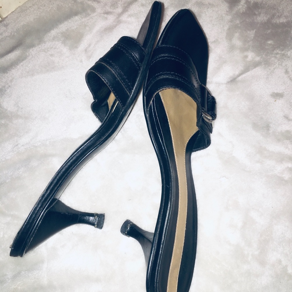 Nine West Peanut Butter, Black Slides. - image 2